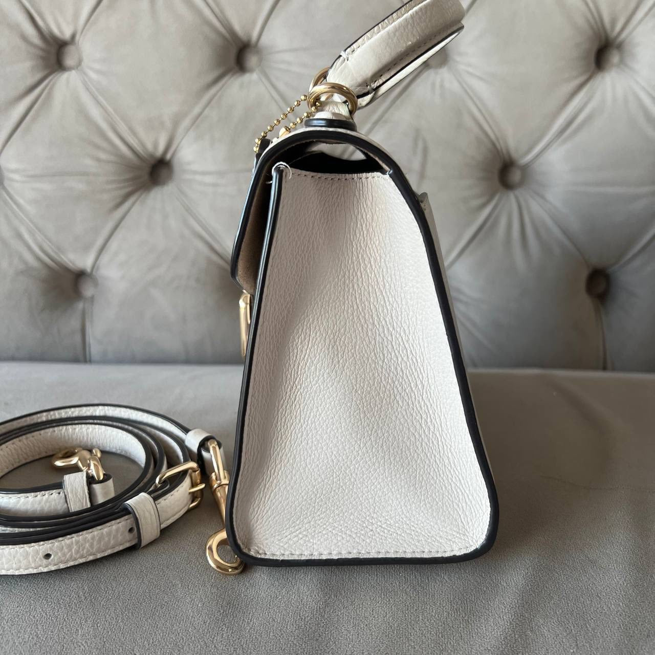 COACH PEPPER (White)