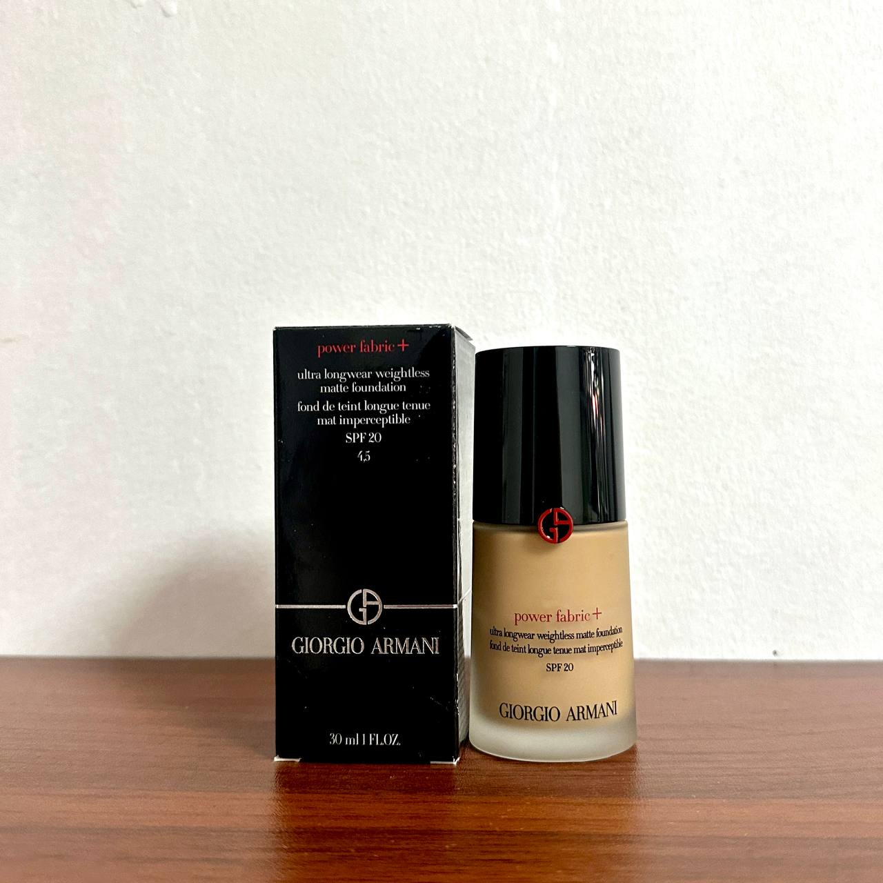 GIORGIO ARMANI POWER FABRIC + FOUNDATION (#4.5) | 30ML