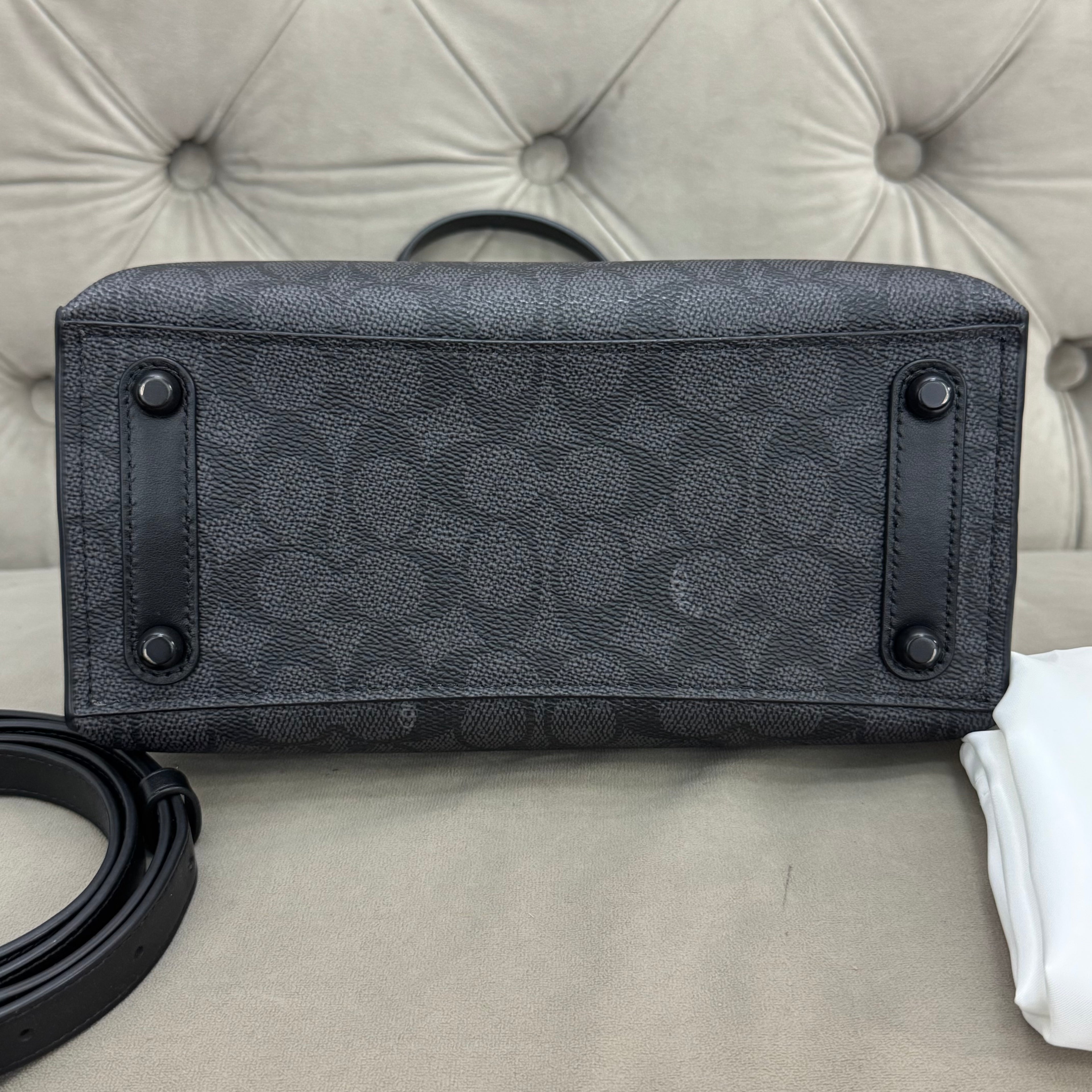 COACH WILLOW TOTE 24 BAG | BLACK