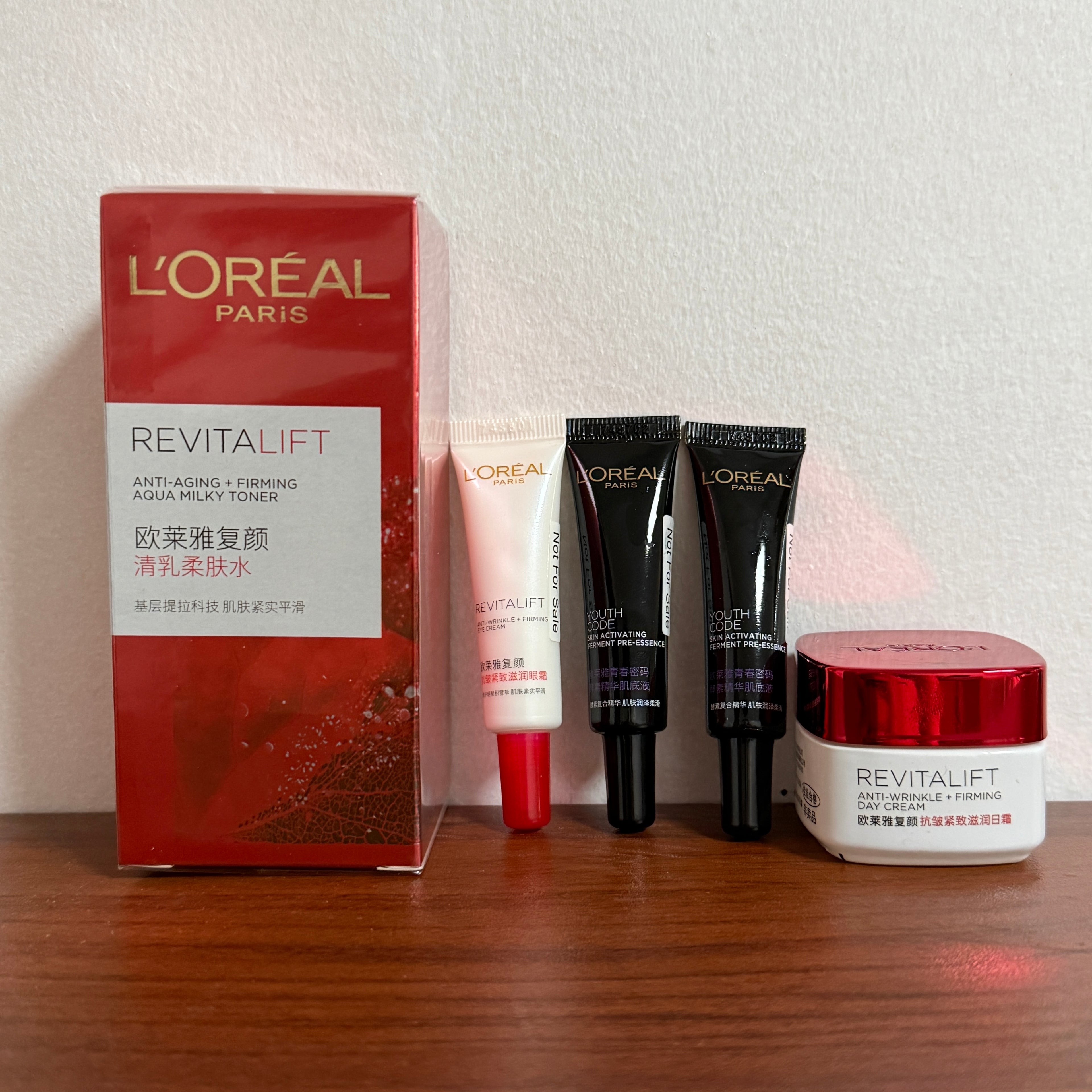 (FREE!) LOREAL SKINCARE SET | 65ML TONER + 15ML DAY CREAM + 7.5ML EYE CREAM + 2 x 7.5ML SERUM