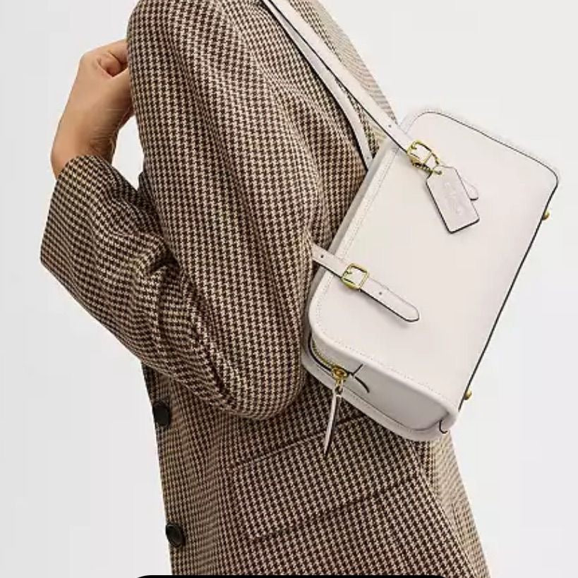COACH SWING ZIP BAG | CHALK WHITE